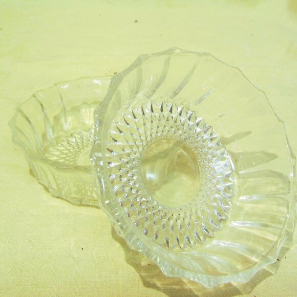 VTG PAIR OF PRESSED GLASS SMALL BOWLS RELISH DISHES - Picture 1 of 5